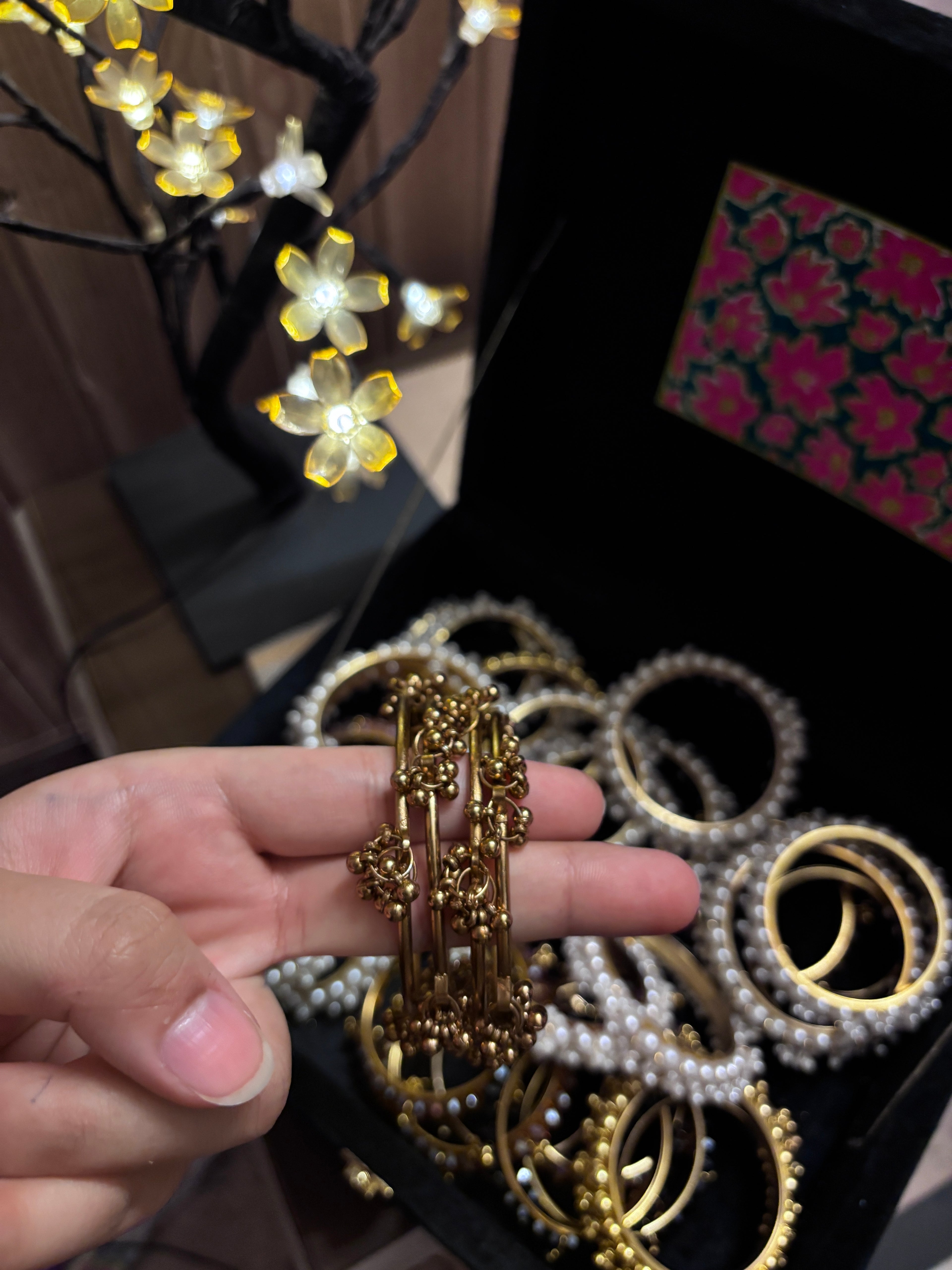 Kashmiri Ghungro Karay | Desi Chooriyan