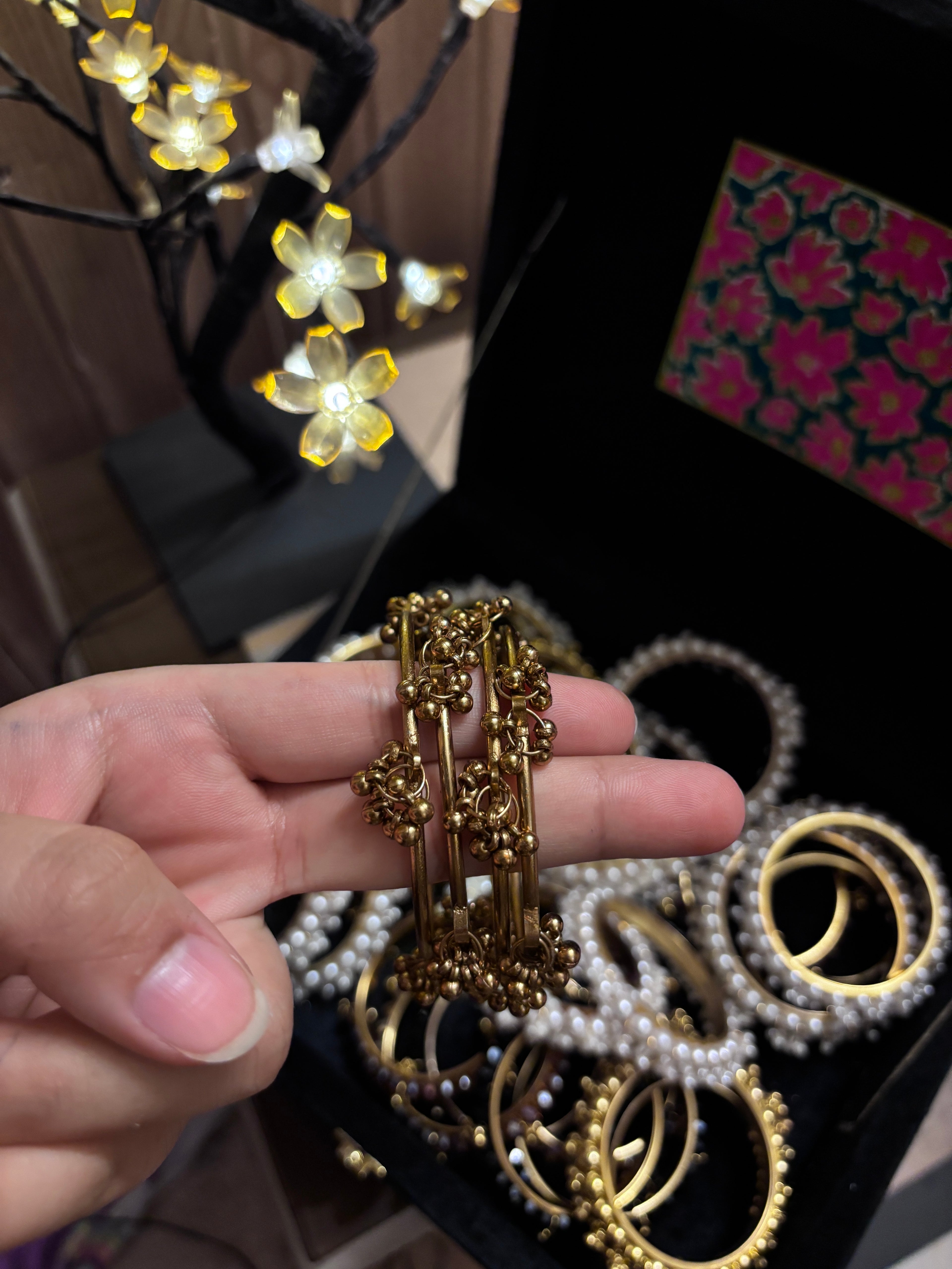 Kashmiri Ghungro Karay | Desi Chooriyan