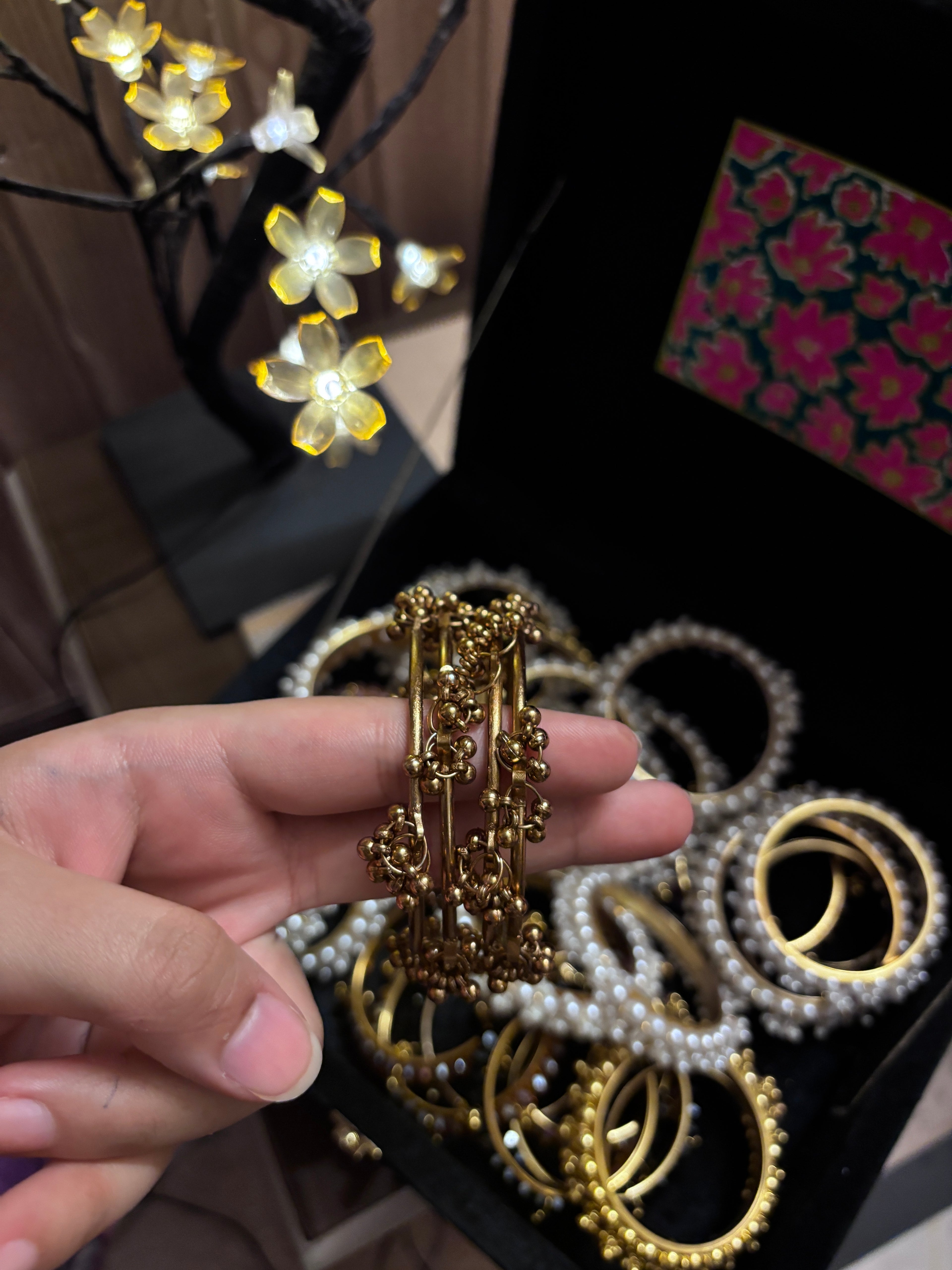 Kashmiri Ghungro Karay | Desi Chooriyan