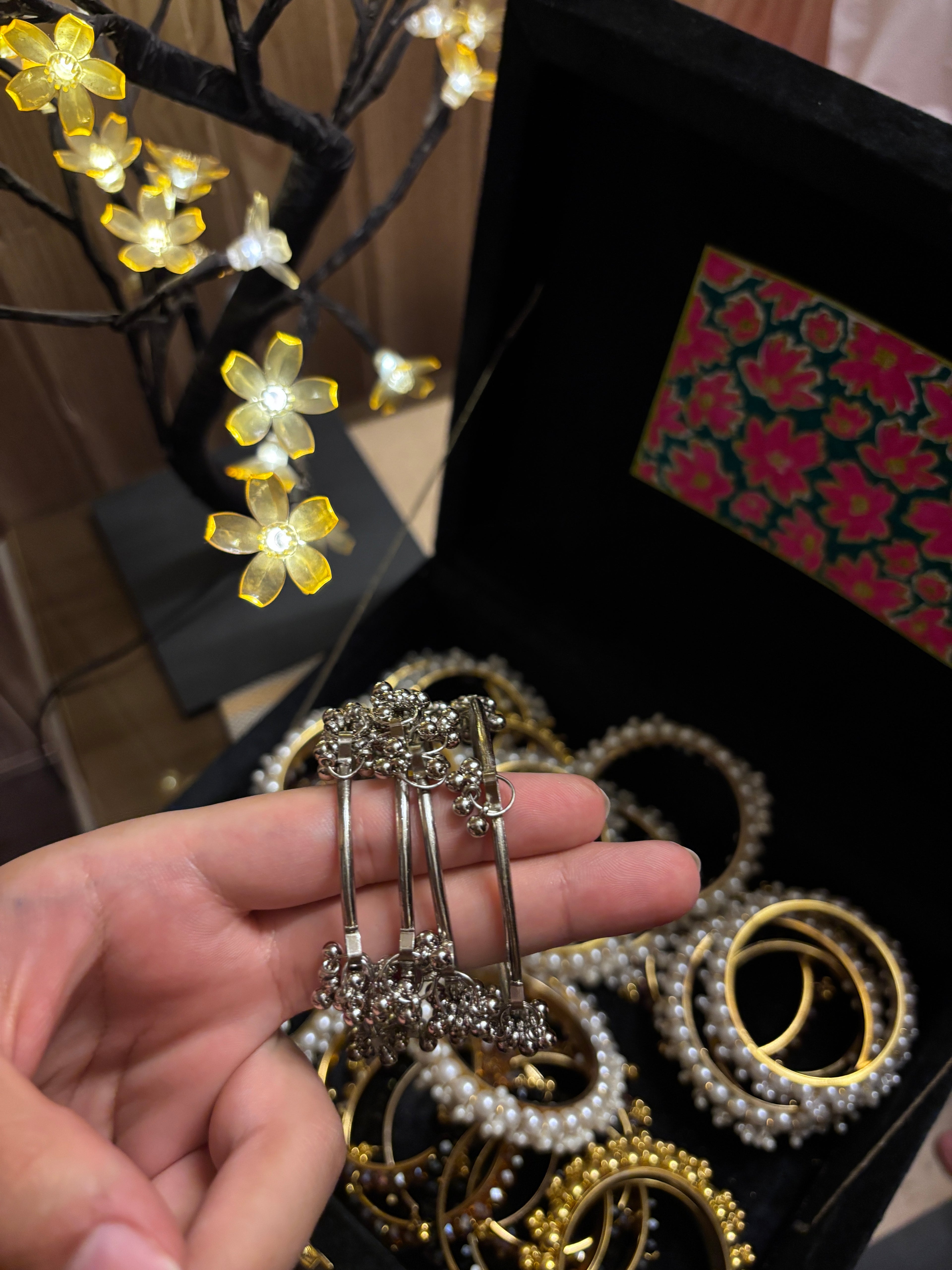 Kashmiri Ghungro Karay | Desi Chooriyan