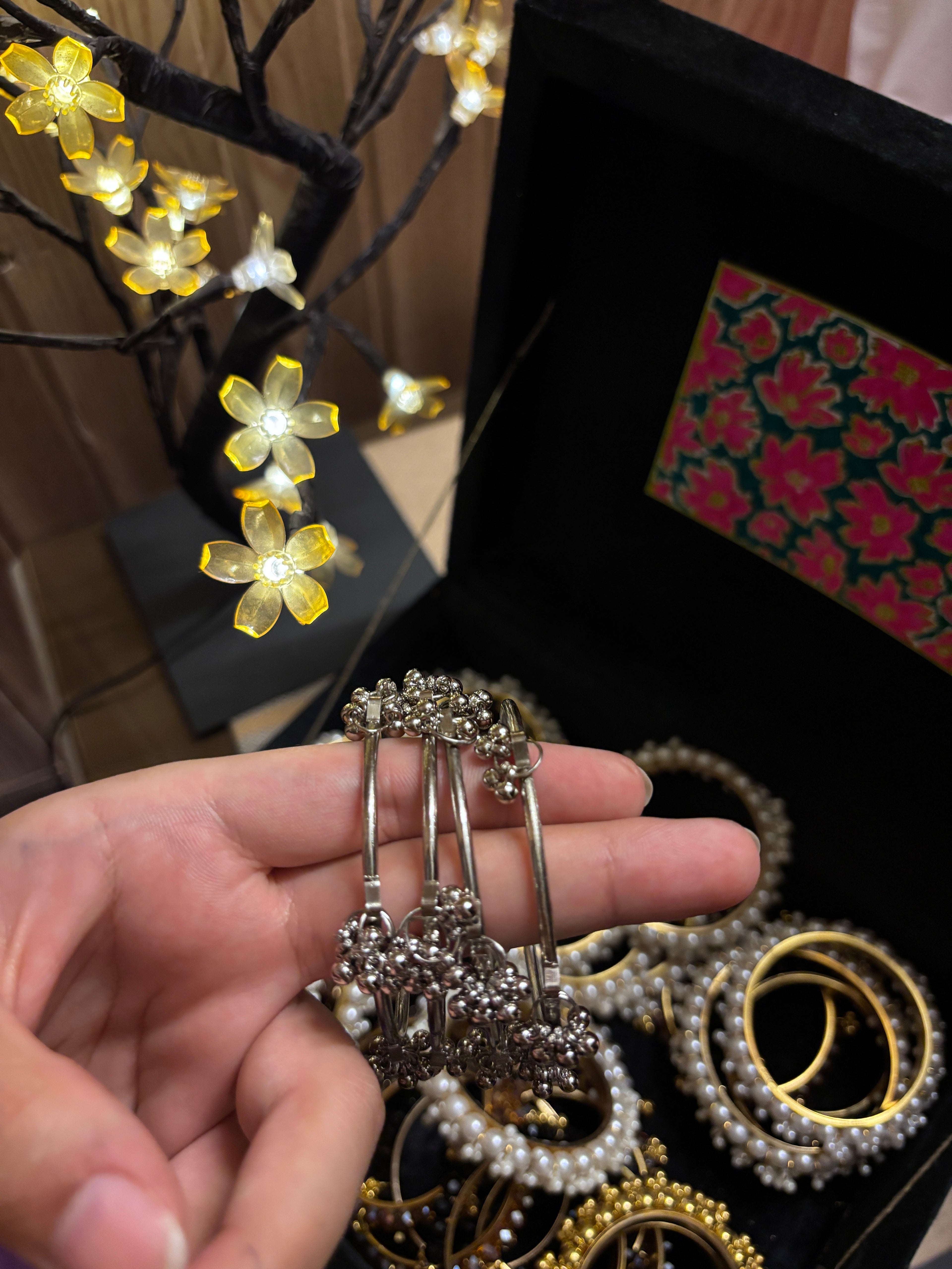 Kashmiri Ghungro Karay | Desi Chooriyan